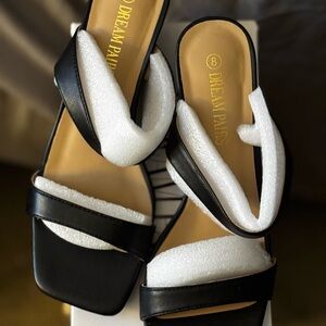 Dream Pairs Black and White Women's Sandals